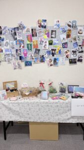 ユアライフの利用者さんが書いた絵がいっぱい