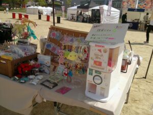 シールやキーボルダー、ガチャガチャも販売しております