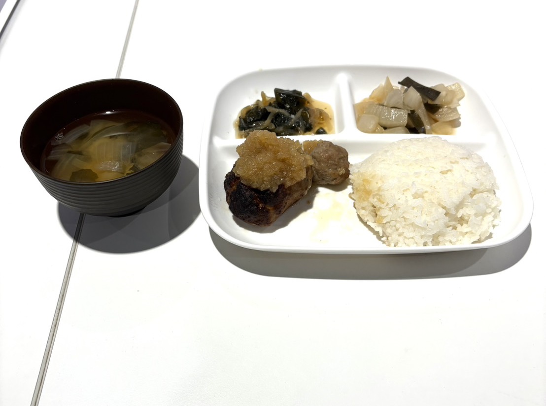 【タケル中央牧場】今日のお昼ごはんは、ハンバーグでした！！